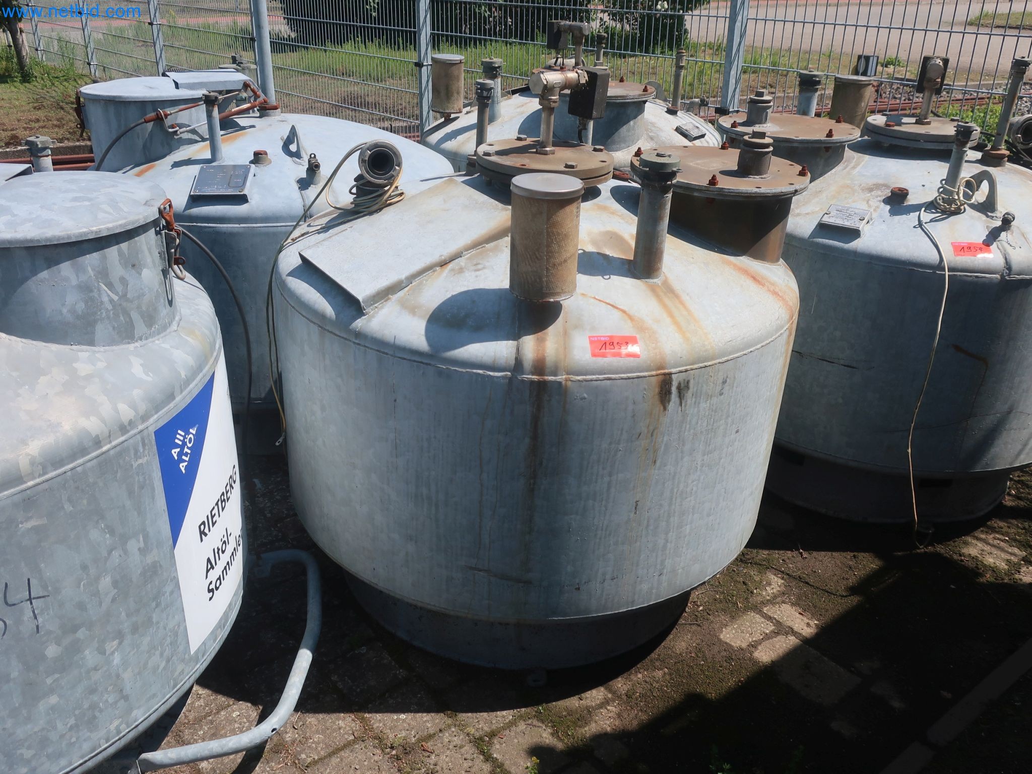 Magazinbestände, Rohöl-/Gas-Öl-/Einsatzpumpen sowie Betriebsausstattung einer Raffinerie-2