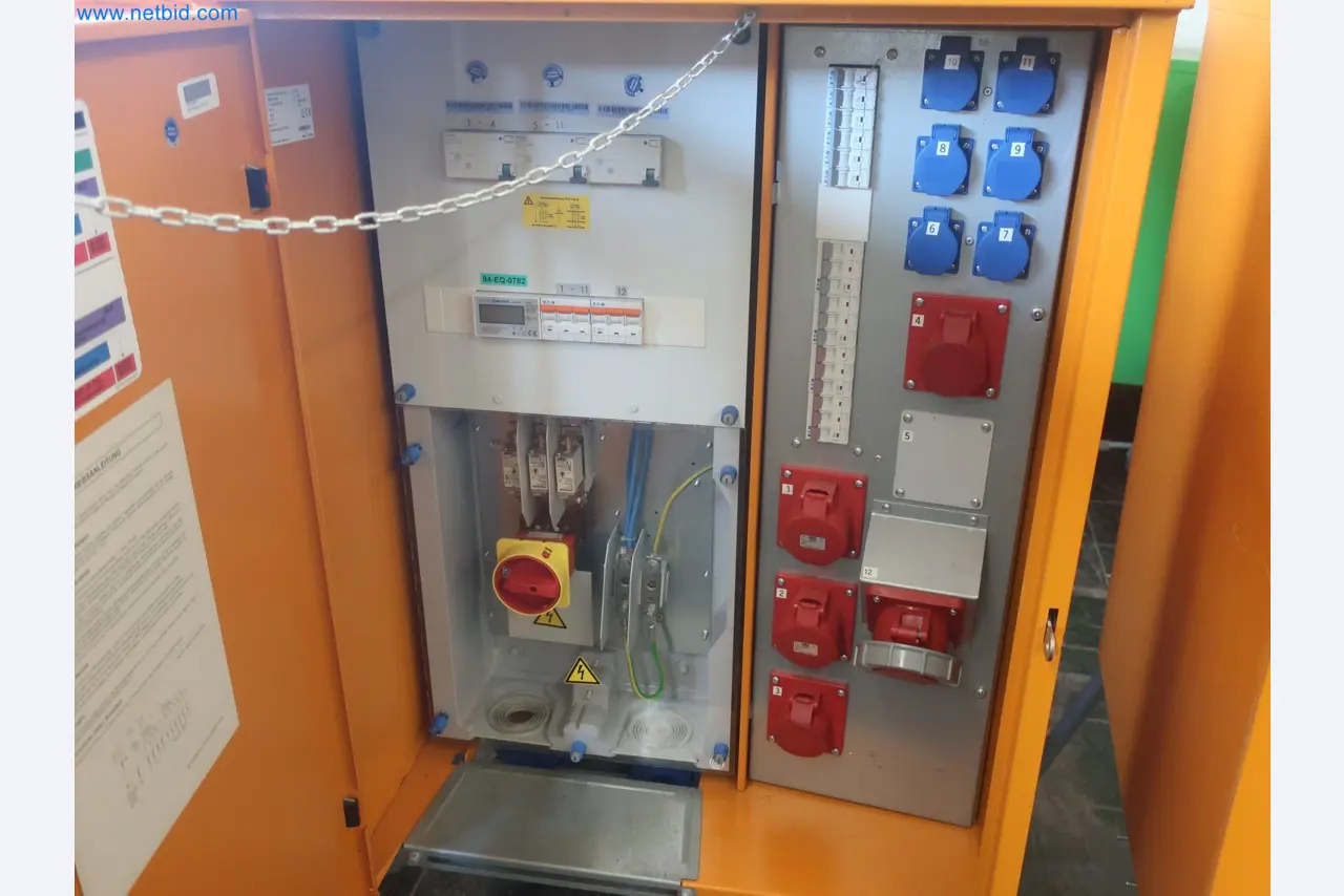 Magazinbestände, Rohöl-/Gas-Öl-/Einsatzpumpen sowie Betriebsausstattung einer Raffinerie-2