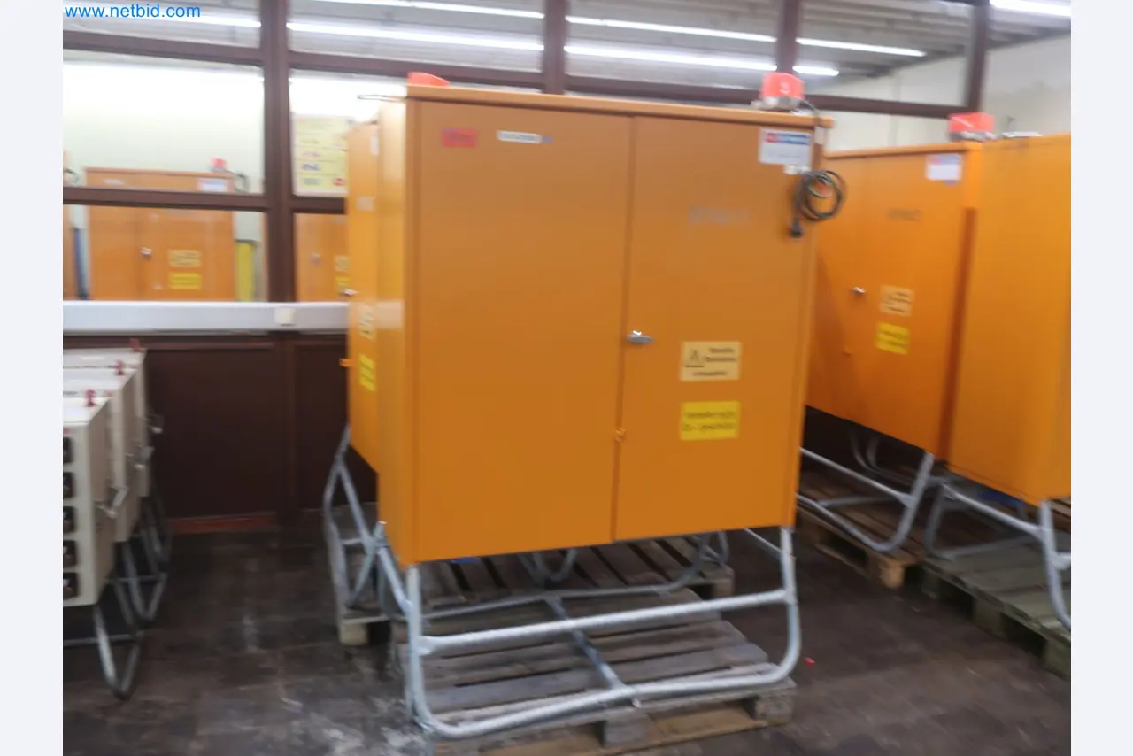 Magazinbestände, Rohöl-/Gas-Öl-/Einsatzpumpen sowie Betriebsausstattung einer Raffinerie-17