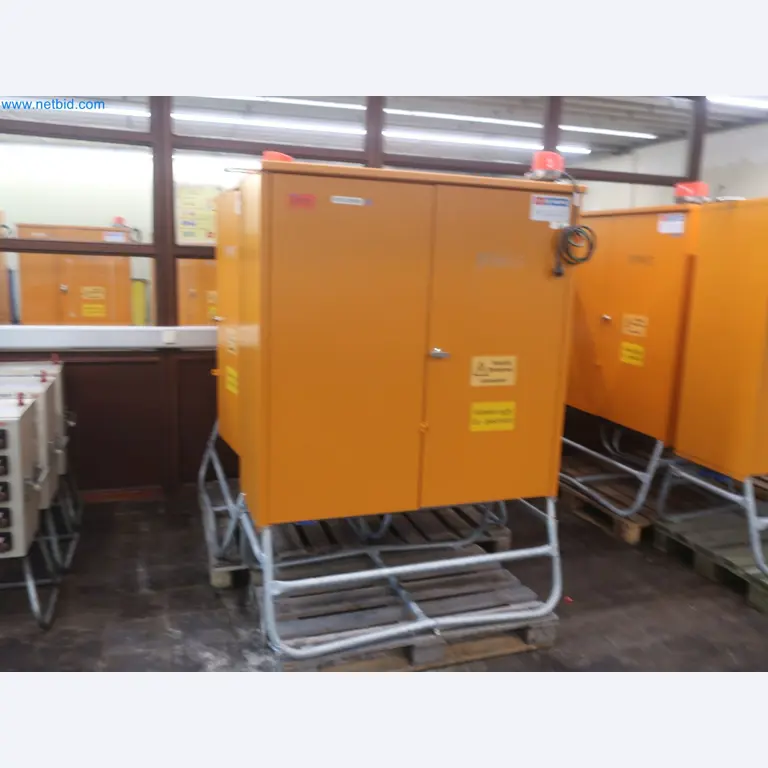 Magazinbestände, Rohöl-/Gas-Öl-/Einsatzpumpen sowie Betriebsausstattung einer Raffinerie-17