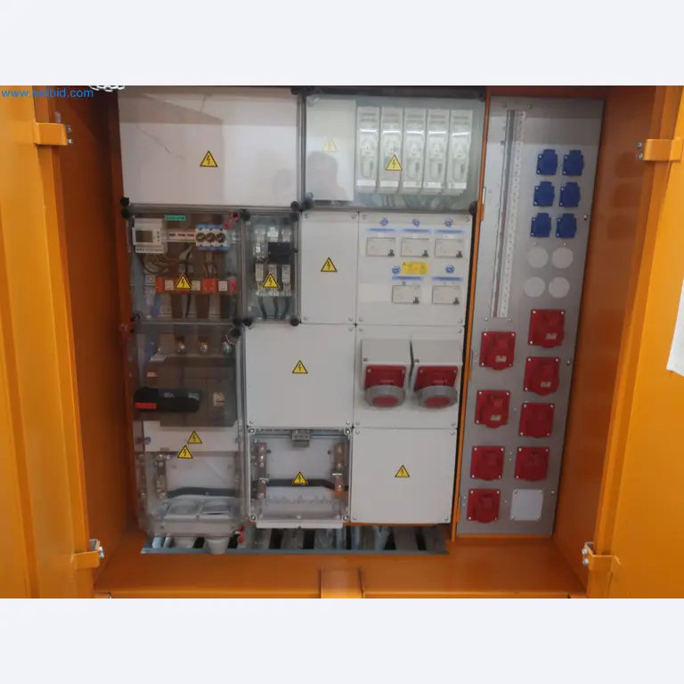 Magazinbestände, Rohöl-/Gas-Öl-/Einsatzpumpen sowie Betriebsausstattung einer Raffinerie-18