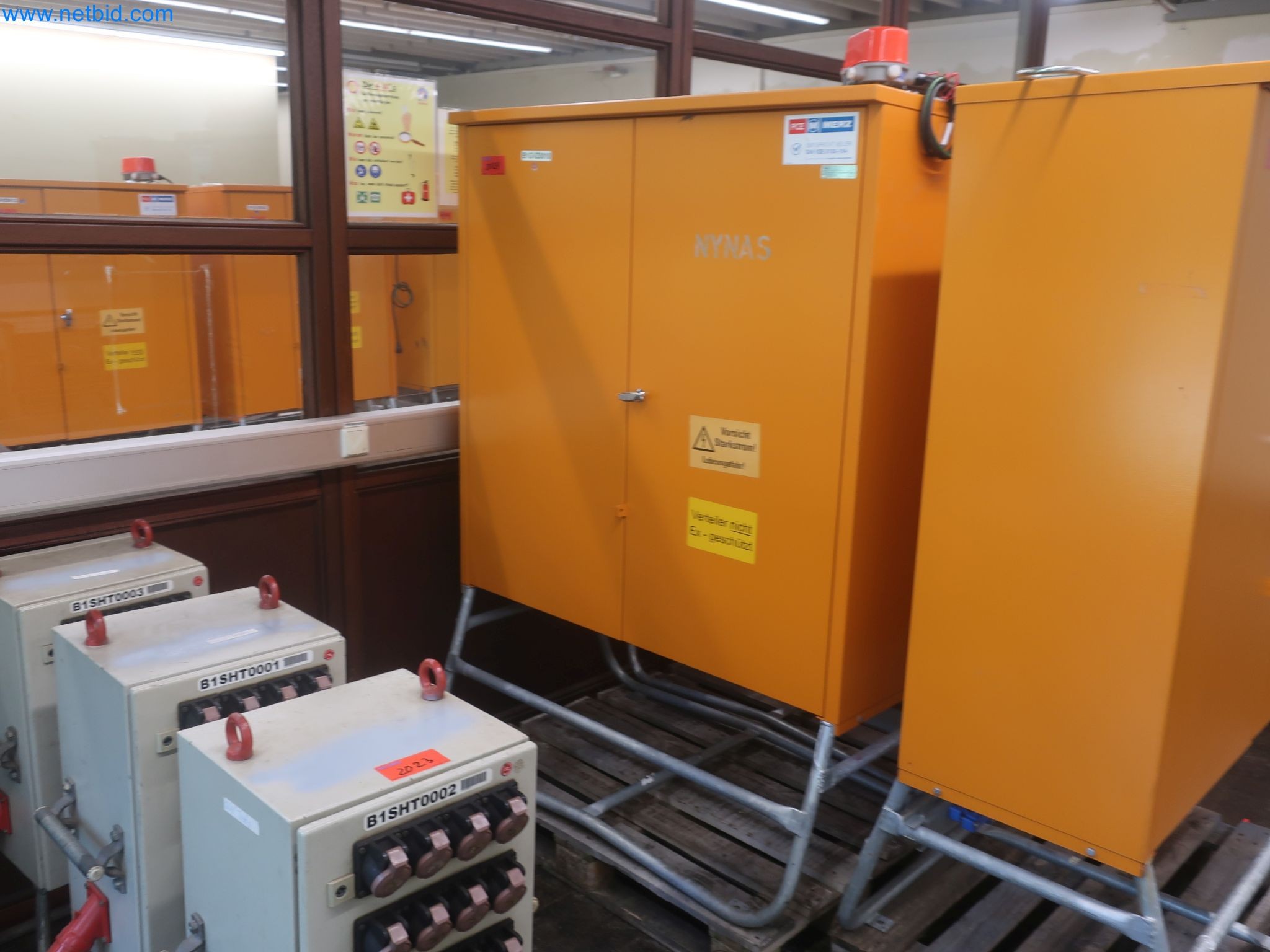 Magazinbestände, Rohöl-/Gas-Öl-/Einsatzpumpen sowie Betriebsausstattung einer Raffinerie-1