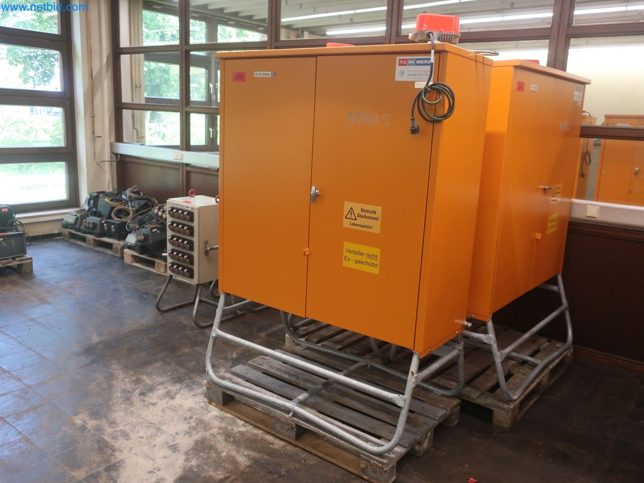 Magazinbestände, Rohöl-/Gas-Öl-/Einsatzpumpen sowie Betriebsausstattung einer Raffinerie-20