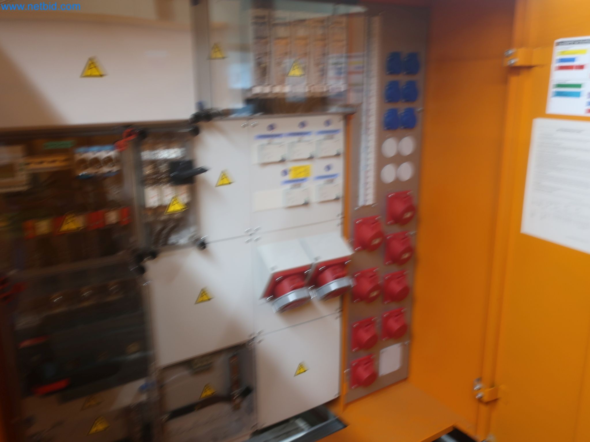 Magazinbestände, Rohöl-/Gas-Öl-/Einsatzpumpen sowie Betriebsausstattung einer Raffinerie-3