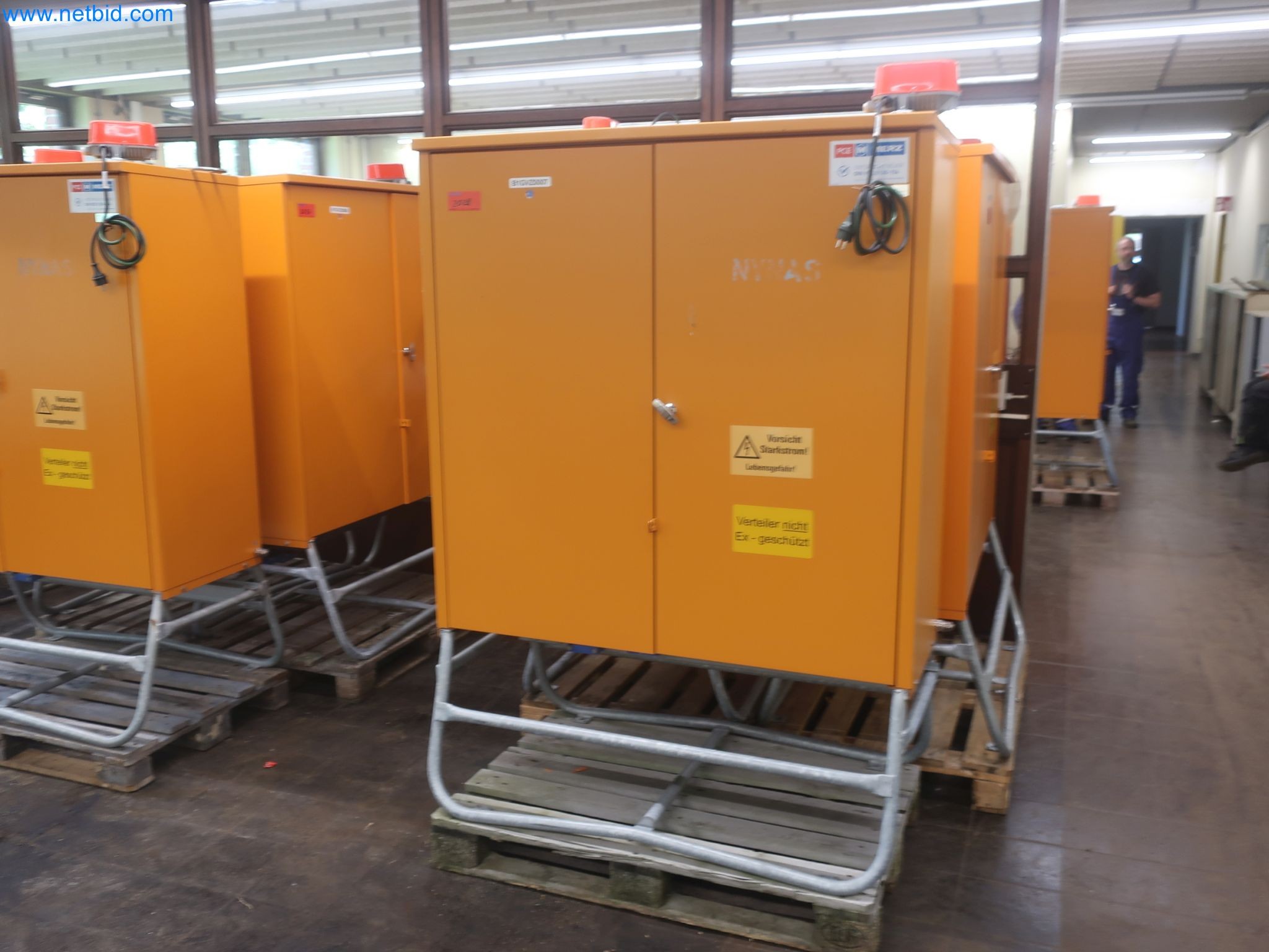 Magazinbestände, Rohöl-/Gas-Öl-/Einsatzpumpen sowie Betriebsausstattung einer Raffinerie-6