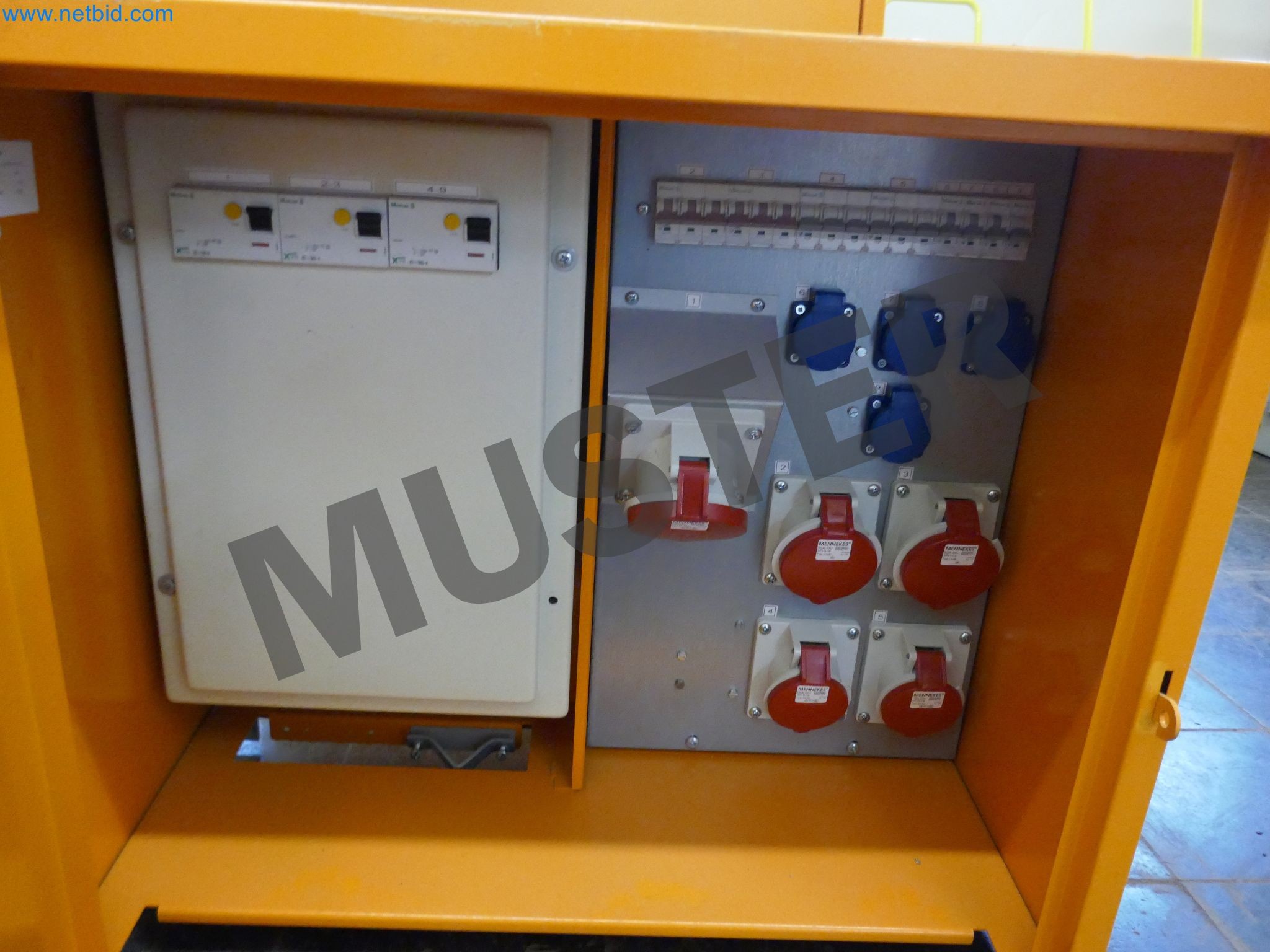 Magazinbestände, Rohöl-/Gas-Öl-/Einsatzpumpen sowie Betriebsausstattung einer Raffinerie-17