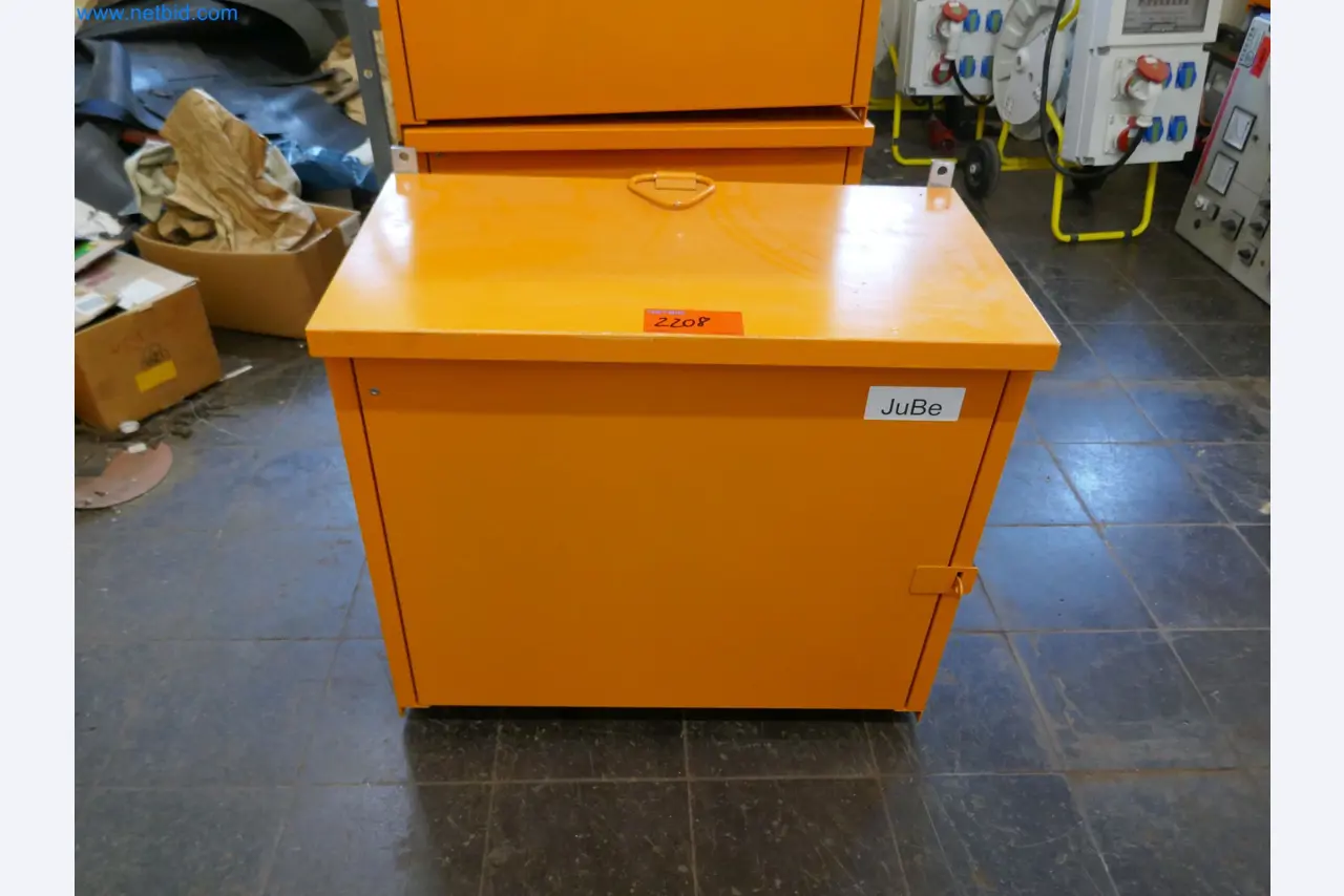 Magazinbestände, Rohöl-/Gas-Öl-/Einsatzpumpen sowie Betriebsausstattung einer Raffinerie-2