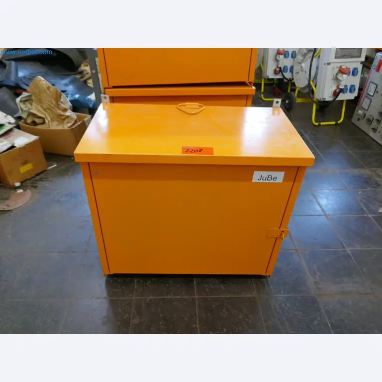 Magazinbestände, Rohöl-/Gas-Öl-/Einsatzpumpen sowie Betriebsausstattung einer Raffinerie-2