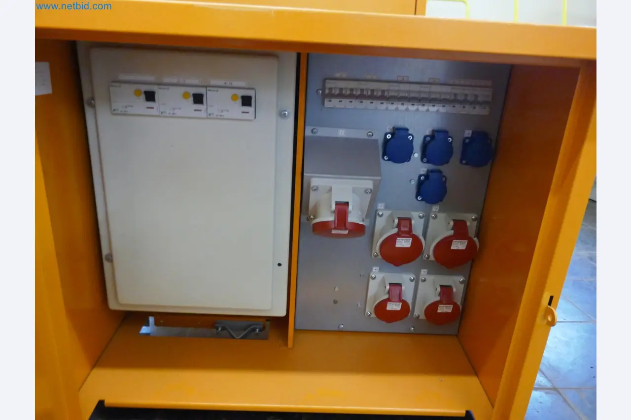 Magazinbestände, Rohöl-/Gas-Öl-/Einsatzpumpen sowie Betriebsausstattung einer Raffinerie-25