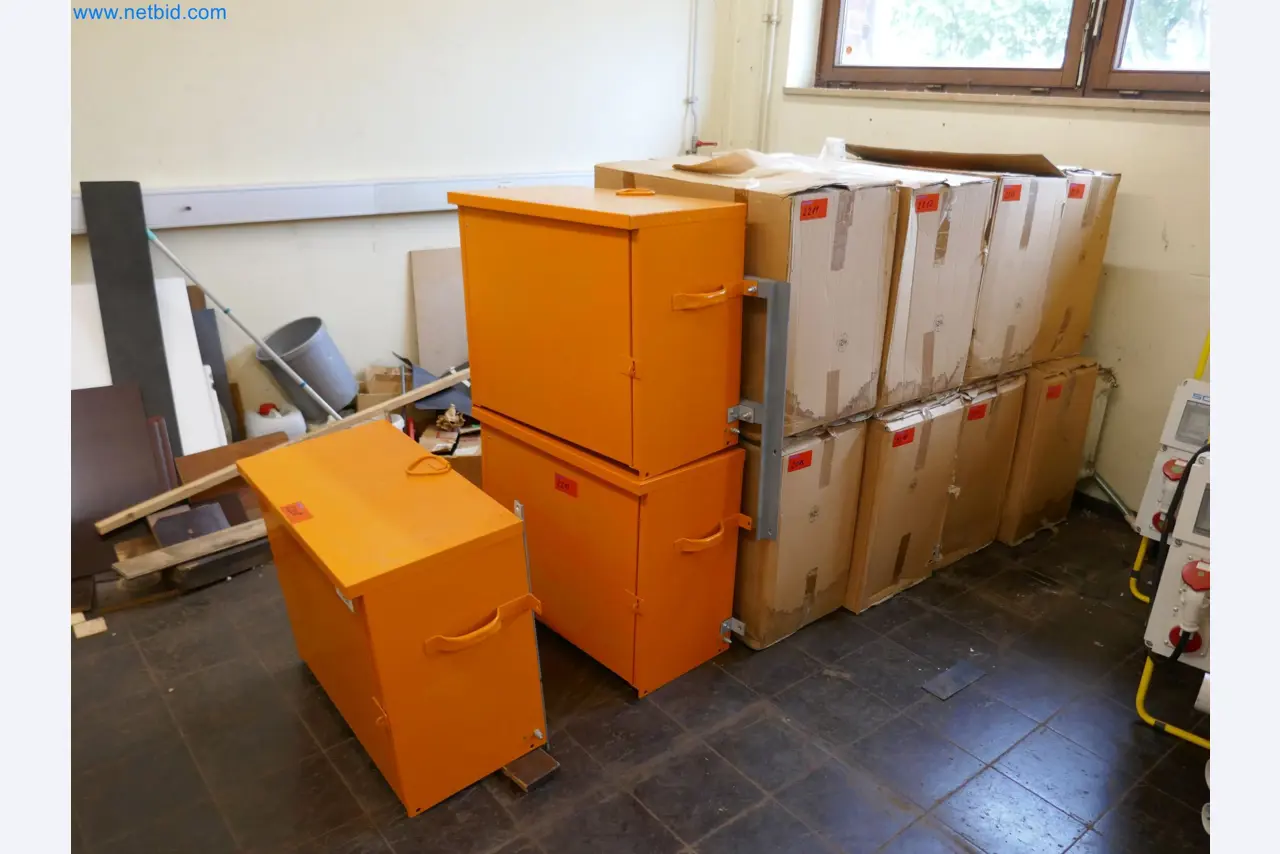 Magazinbestände, Rohöl-/Gas-Öl-/Einsatzpumpen sowie Betriebsausstattung einer Raffinerie-31