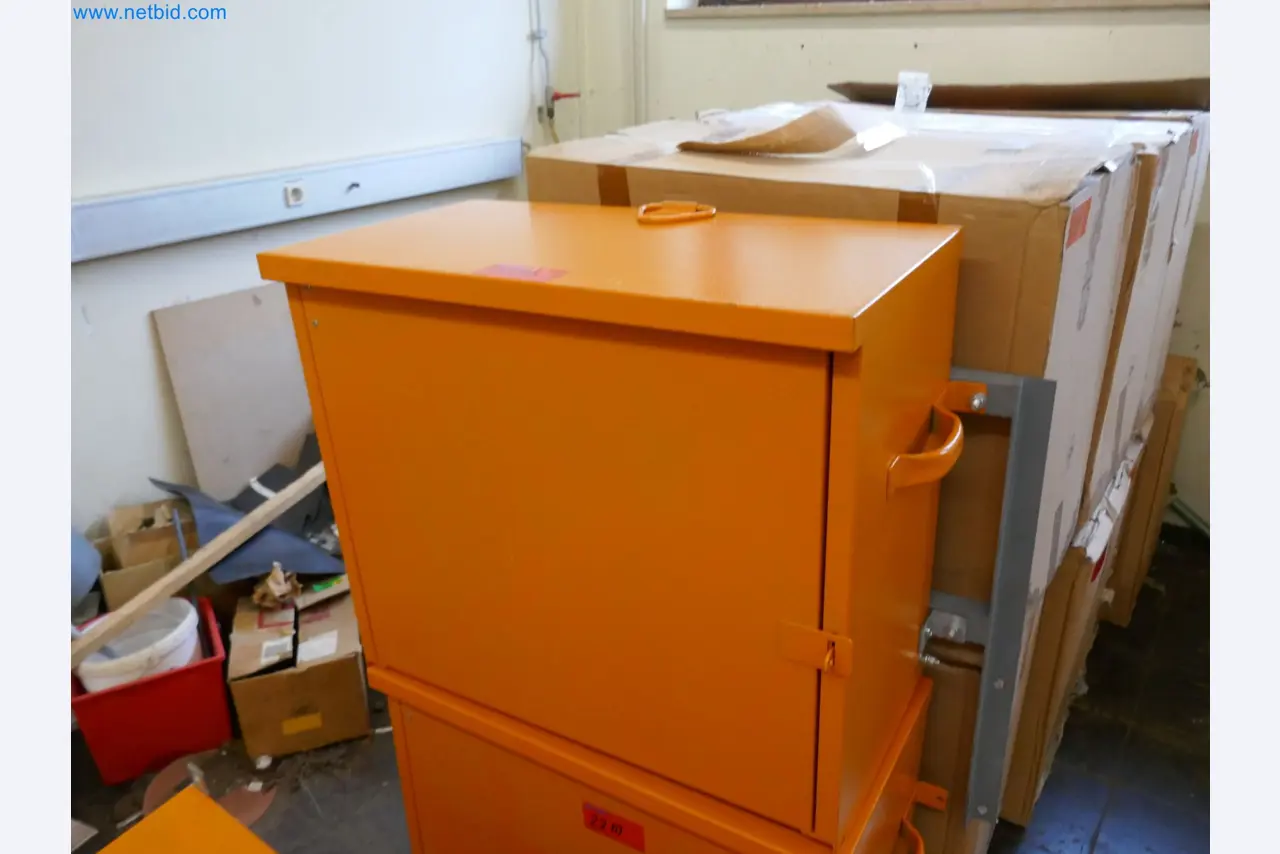 Magazinbestände, Rohöl-/Gas-Öl-/Einsatzpumpen sowie Betriebsausstattung einer Raffinerie-32