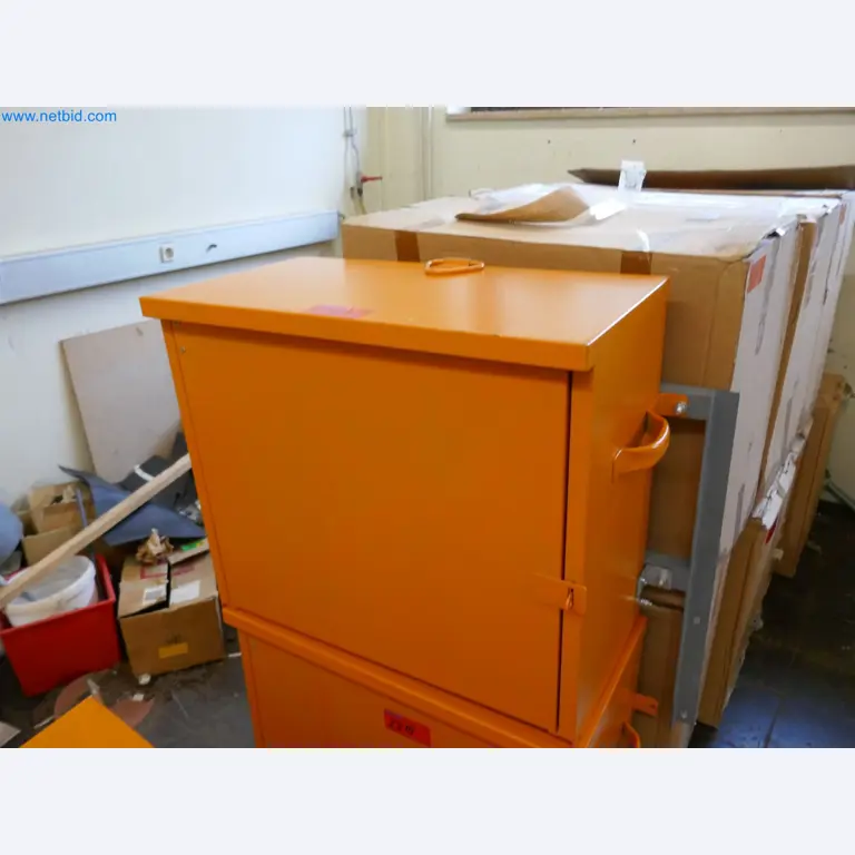 Magazinbestände, Rohöl-/Gas-Öl-/Einsatzpumpen sowie Betriebsausstattung einer Raffinerie-32