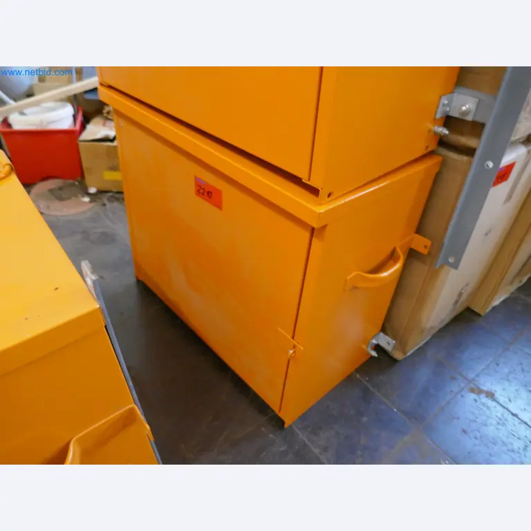 Magazinbestände, Rohöl-/Gas-Öl-/Einsatzpumpen sowie Betriebsausstattung einer Raffinerie-6