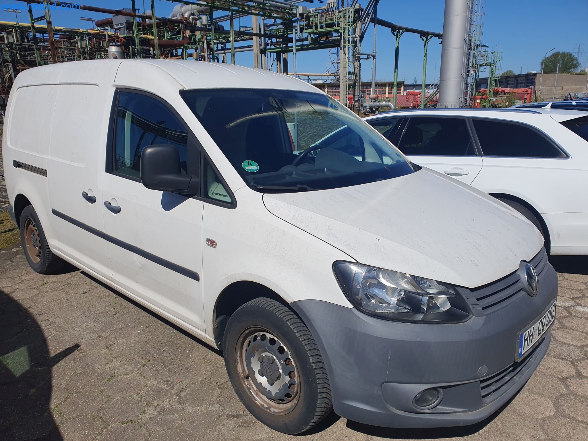 zásoby v zásobnících, čerpadla na ropu/plyn/ropu a provozní zařízení rafinerie-1