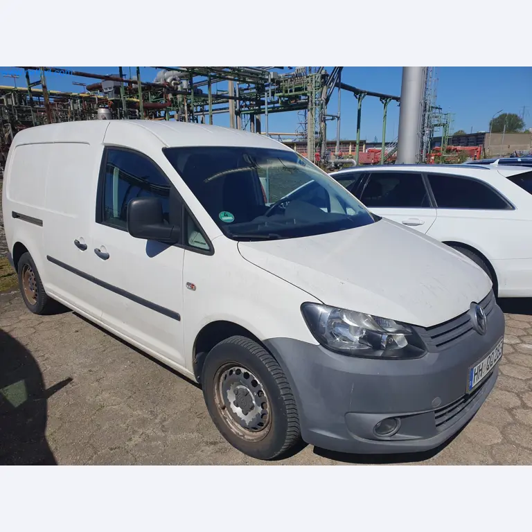 zásoby v zásobnících, čerpadla na ropu/plyn/ropu a provozní zařízení rafinerie-1