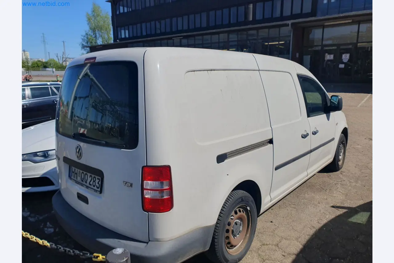 zásoby v zásobnících, čerpadla na ropu/plyn/ropu a provozní zařízení rafinerie-3