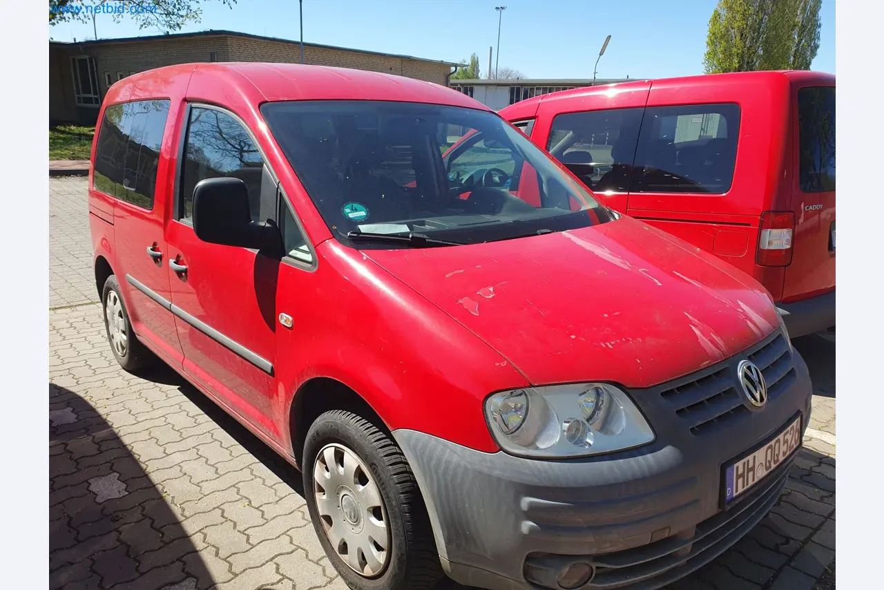 zásoby v zásobnících, čerpadla na ropu/plyn/ropu a provozní zařízení rafinerie-1