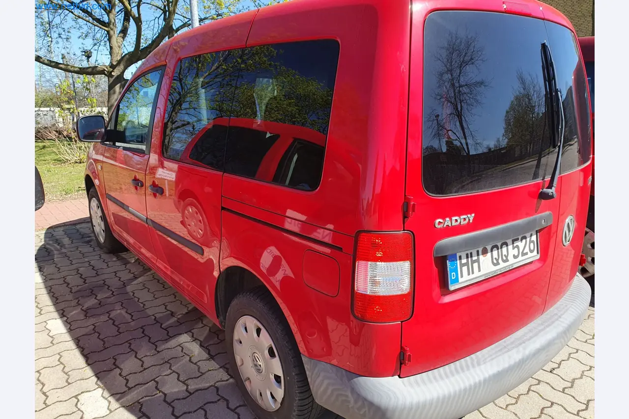 zásoby v zásobnících, čerpadla na ropu/plyn/ropu a provozní zařízení rafinerie-3