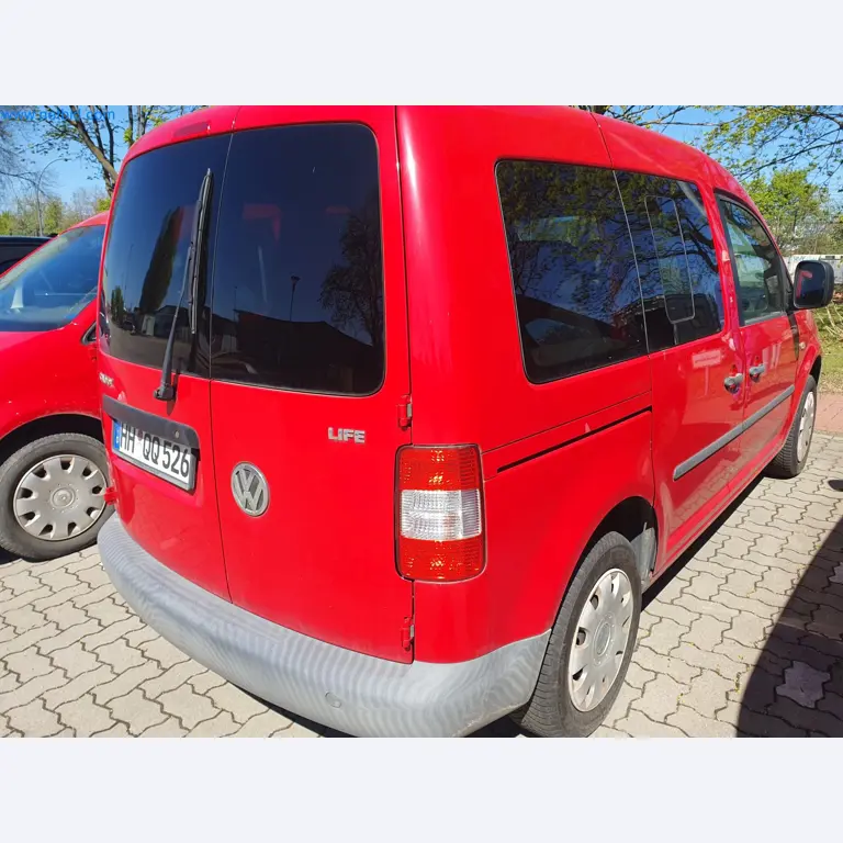 zásoby v zásobnících, čerpadla na ropu/plyn/ropu a provozní zařízení rafinerie-4