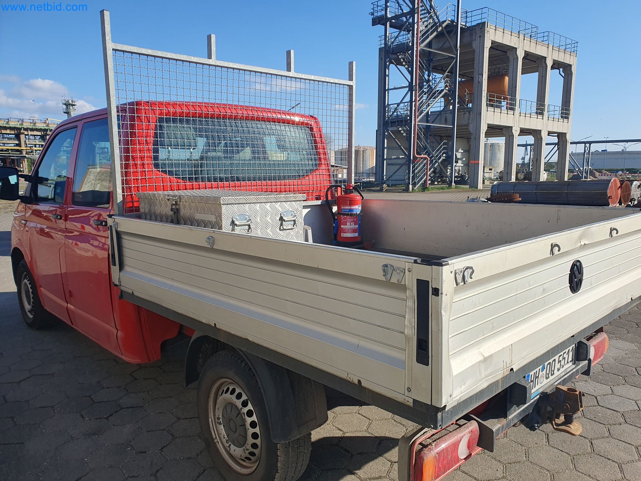 zásoby v zásobnících, čerpadla na ropu/plyn/ropu a provozní zařízení rafinerie-3