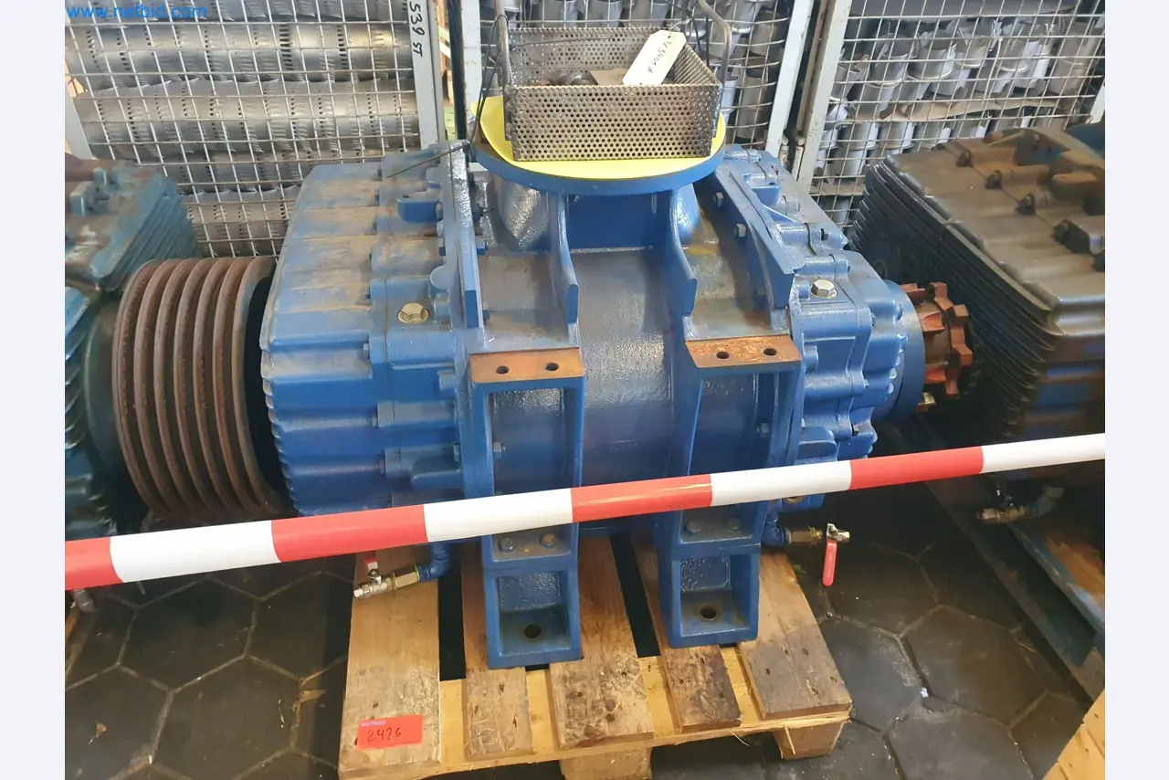 Magazine stocks, crude oil/gas/oil pumps and operating equipment of a refinery-2