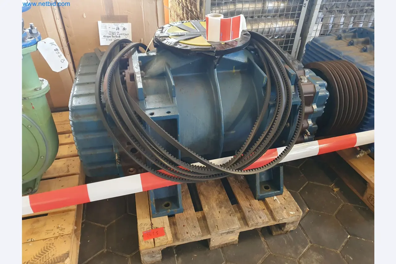 Magazine stocks, crude oil/gas/oil pumps and operating equipment of a refinery-2