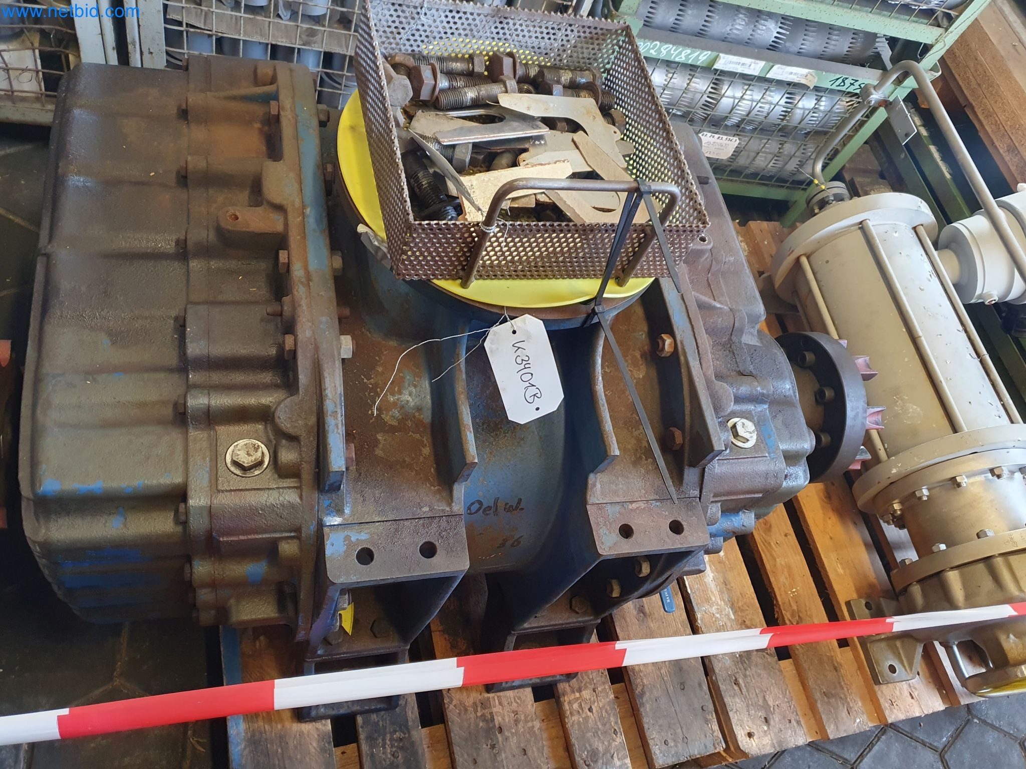 Magazine stocks, crude oil/gas/oil pumps and operating equipment of a refinery-2
