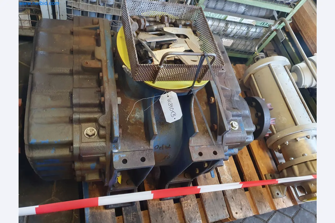 Magazine stocks, crude oil/gas/oil pumps and operating equipment of a refinery-2