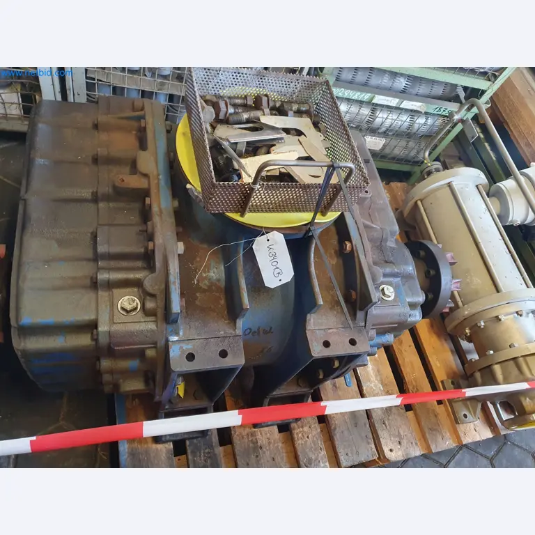 Magazine stocks, crude oil/gas/oil pumps and operating equipment of a refinery-2