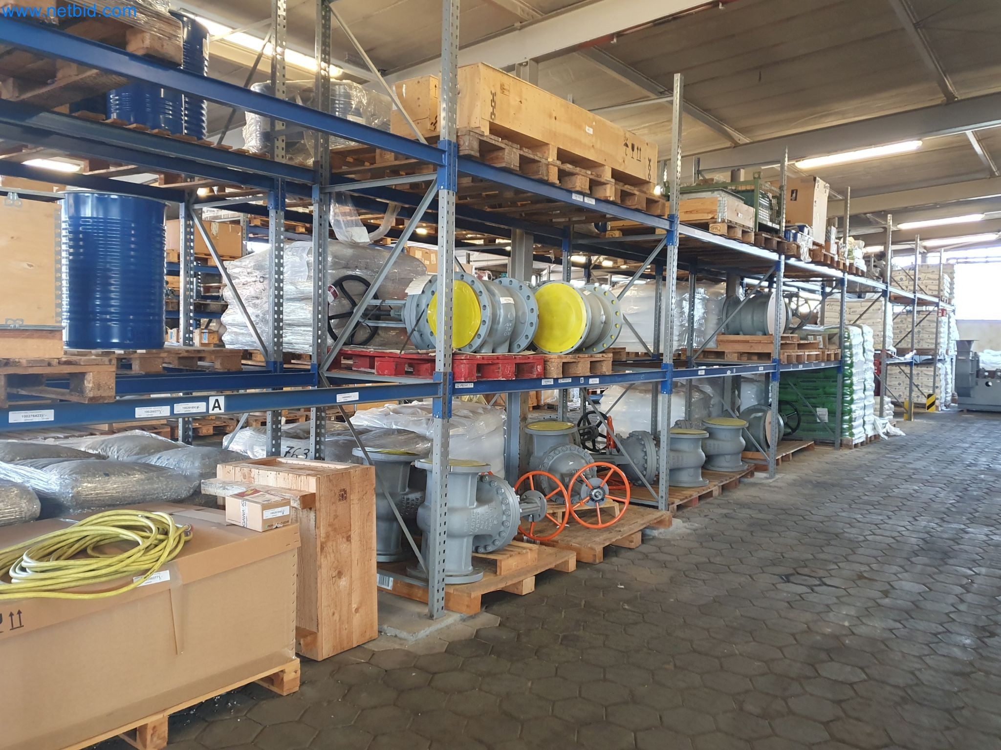 Magazine stocks, crude oil/gas/oil pumps and operating equipment of a refinery-2
