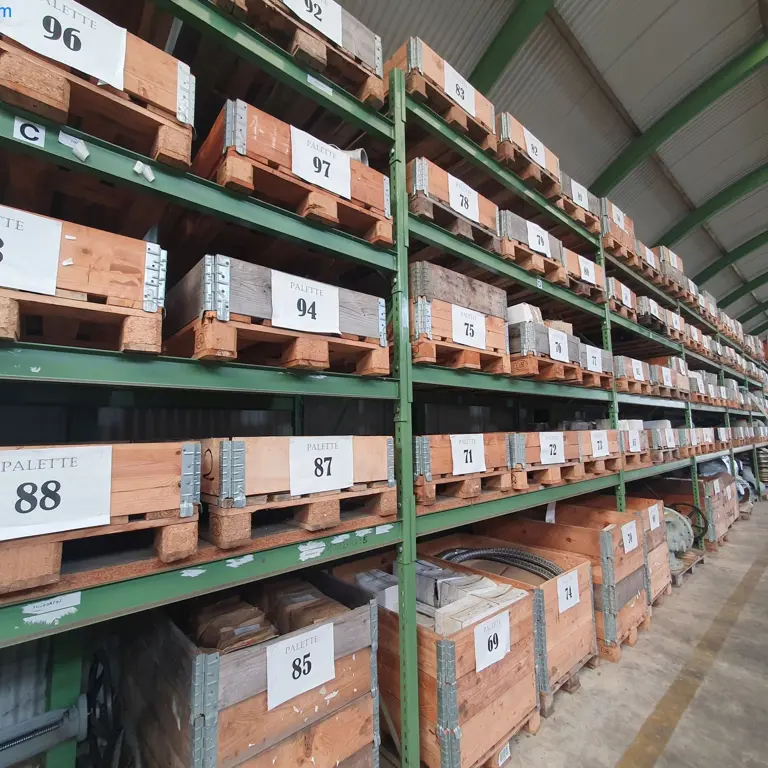 Magazine stock (Hall 3)