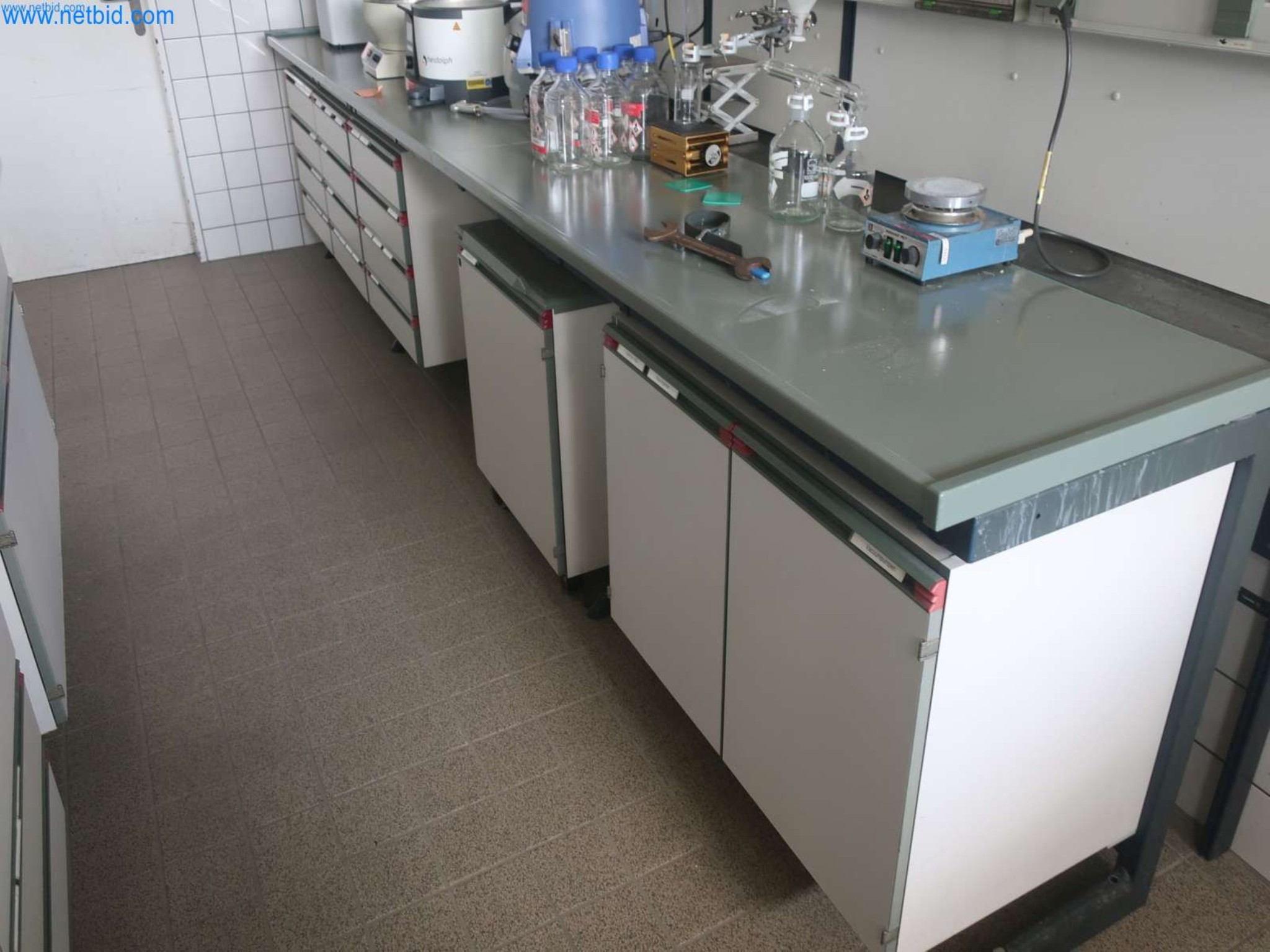 Plants for the production and storage of mineral oil products as well as input and finished products for the production of lubricants-13