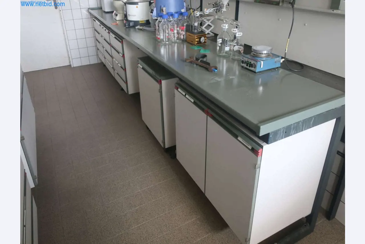 Zakłady produkcji i magazynowania mineralnych produktów olejowych, jak również surowców i produktów gotowych do produkcji smarów.-13