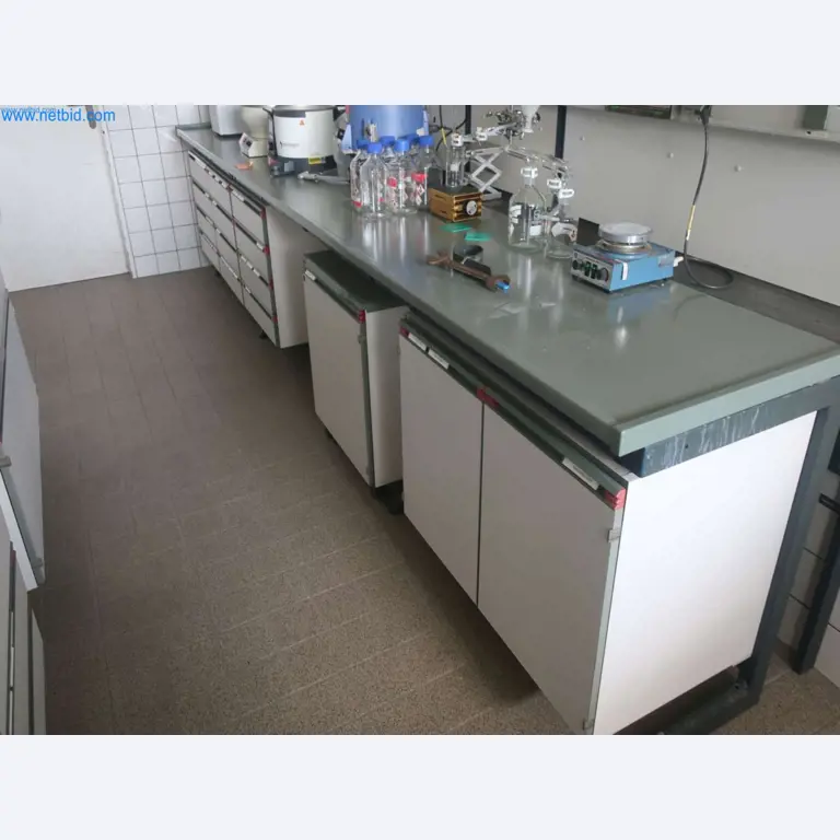 Zakłady produkcji i magazynowania mineralnych produktów olejowych, jak również surowców i produktów gotowych do produkcji smarów.-13