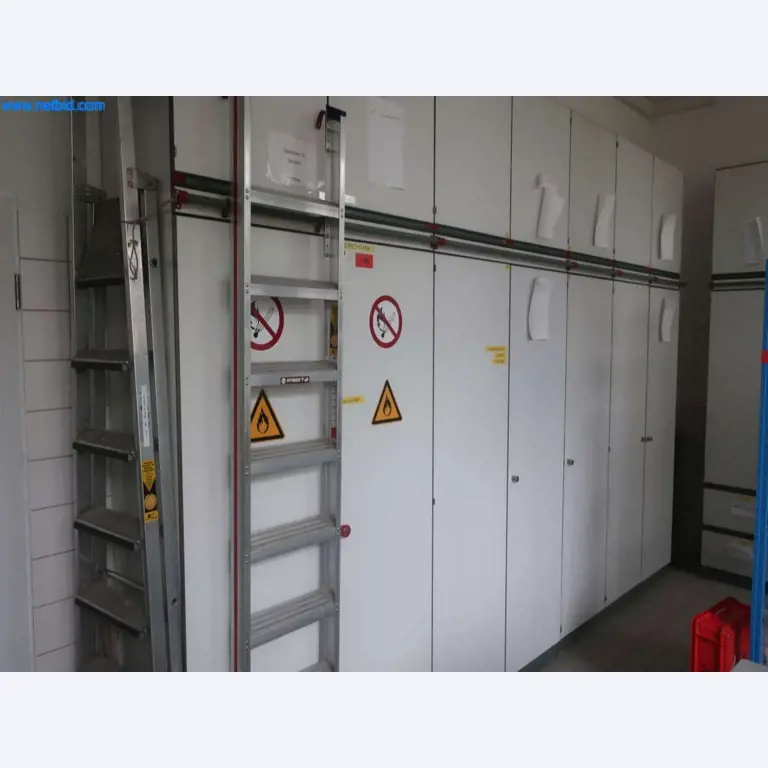 Zakłady produkcji i magazynowania mineralnych produktów olejowych, jak również surowców i produktów gotowych do produkcji smarów.-18