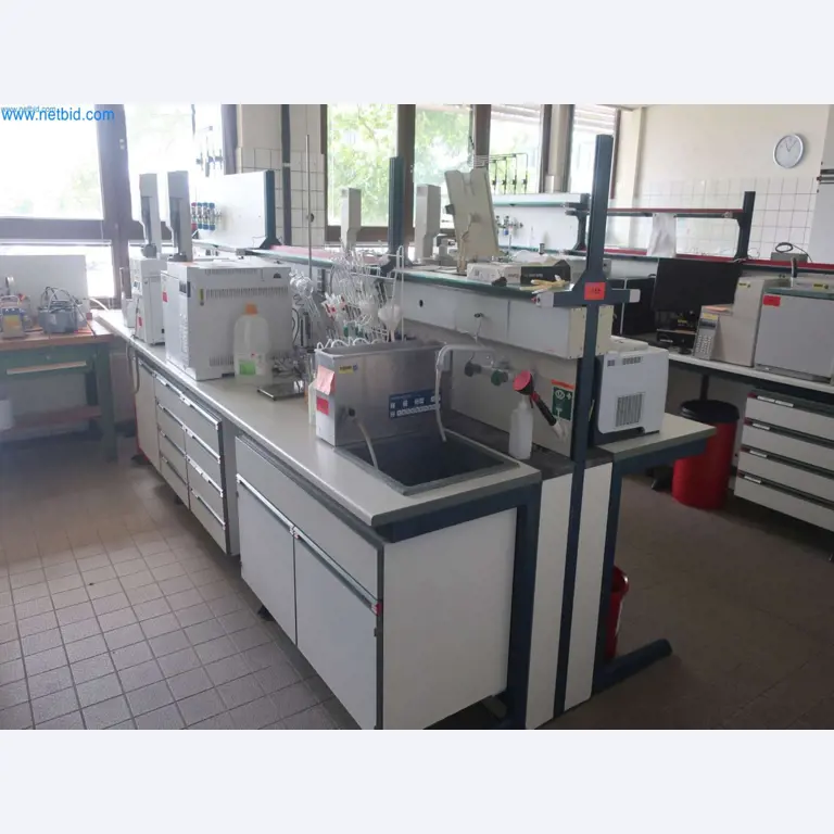 Zakłady produkcji i magazynowania mineralnych produktów olejowych, jak również surowców i produktów gotowych do produkcji smarów.-1