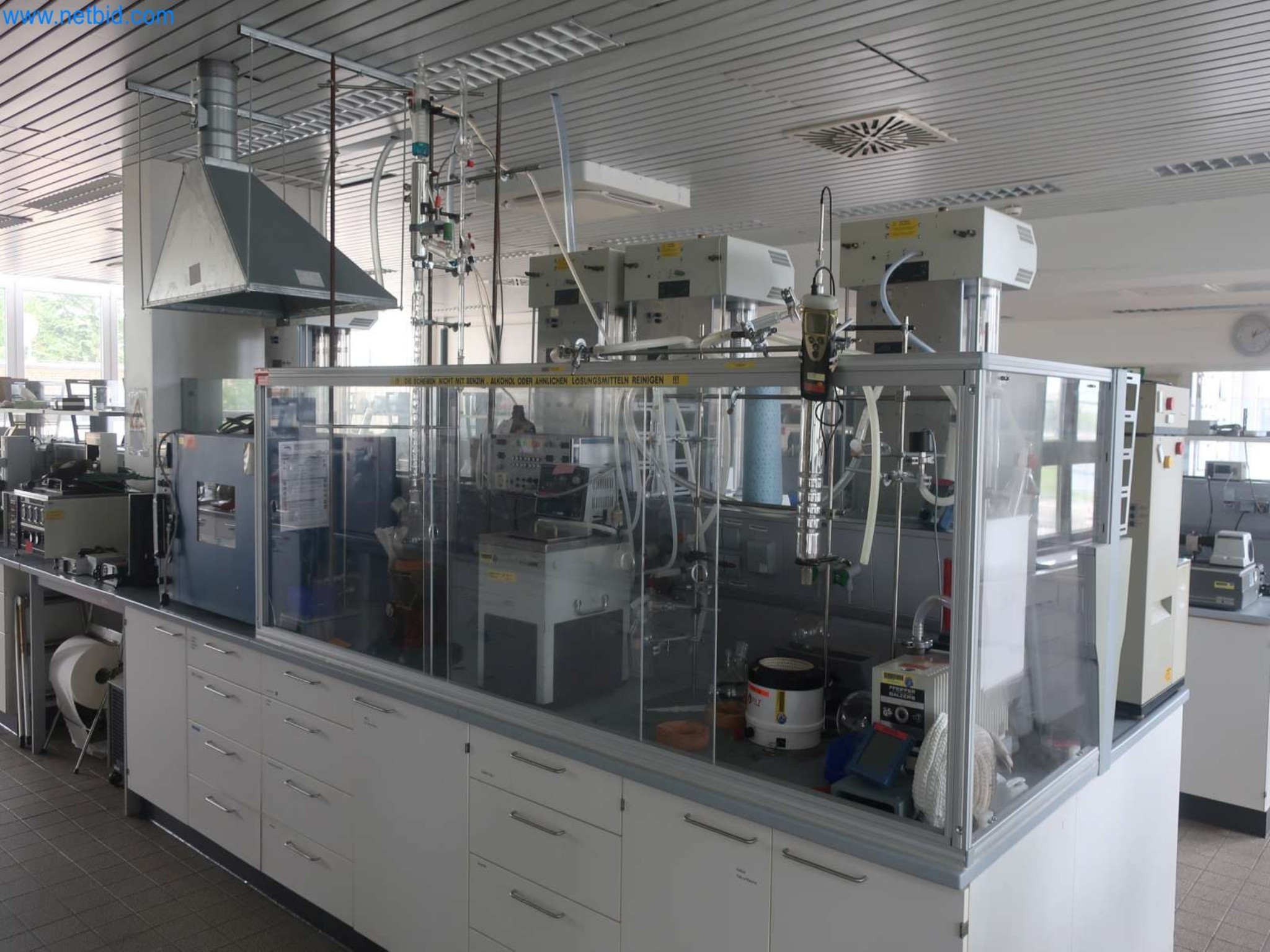 Plants for the production and storage of mineral oil products as well as input and finished products for the production of lubricants-14