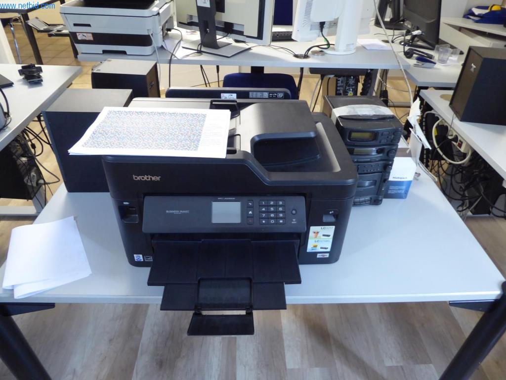 BGA, stroje, inventář a kancelářský inventář z modelářského sektoru-1