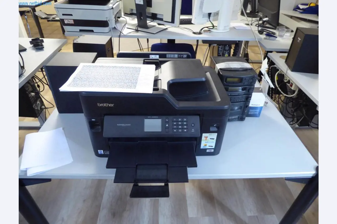 BGA, stroje, inventář a kancelářský inventář z modelářského sektoru-1