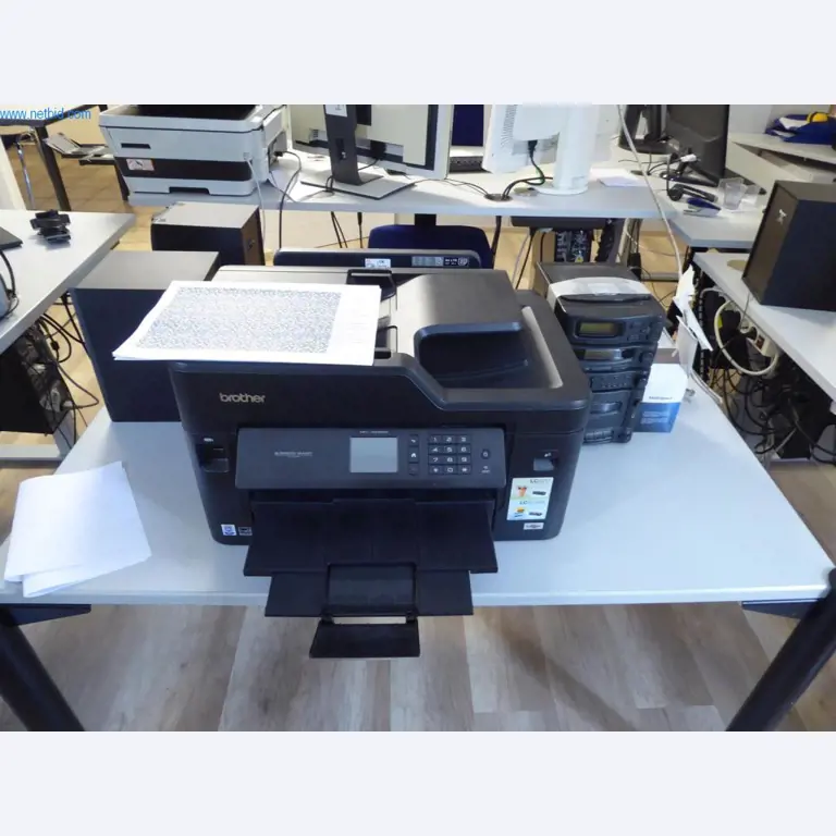 BGA, stroje, inventář a kancelářský inventář z modelářského sektoru-1