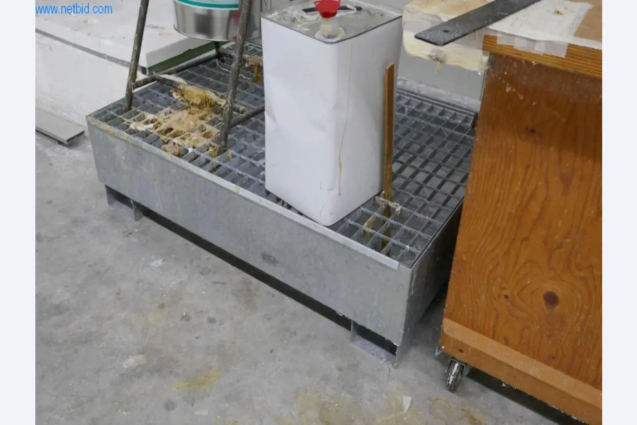 Operating and office equipment, machines, inventories and office inventory from the field of model making-1