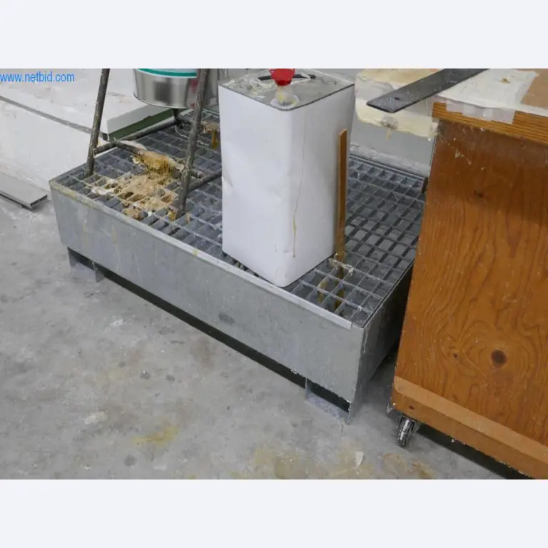 Operating and office equipment, machines, inventories and office inventory from the field of model making-1