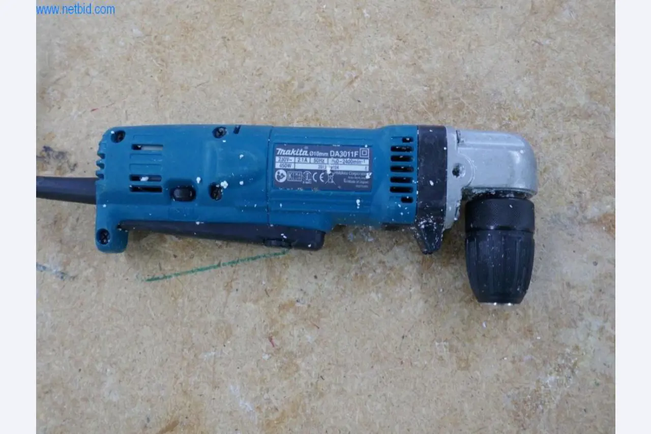 BGA, stroje, inventář a kancelářský inventář z modelářského sektoru-1