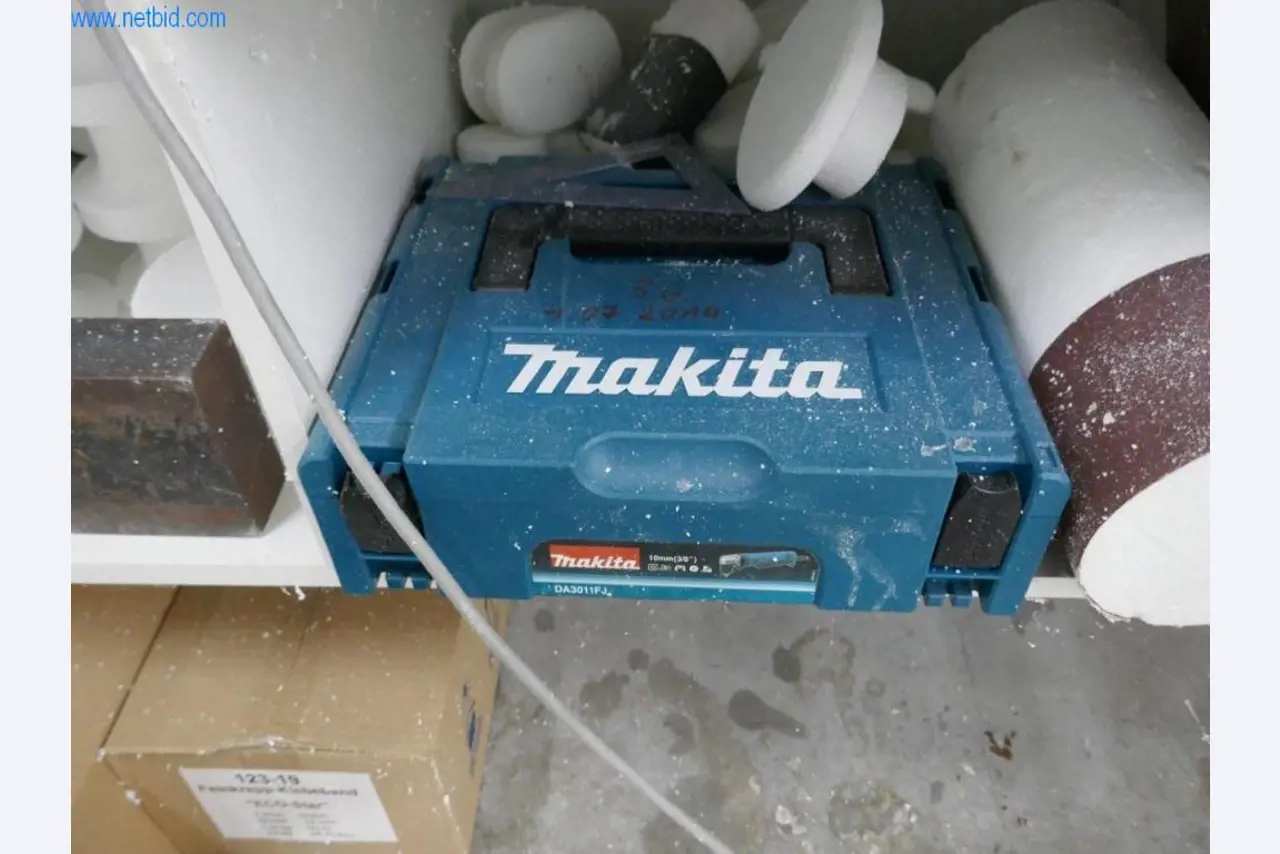 BGA, stroje, inventář a kancelářský inventář z modelářského sektoru-3