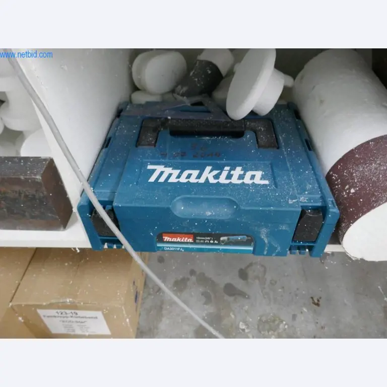 BGA, stroje, inventář a kancelářský inventář z modelářského sektoru-3