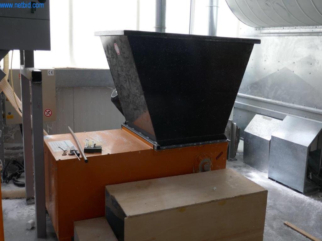 BGA, stroje, inventář a kancelářský inventář z modelářského sektoru-1