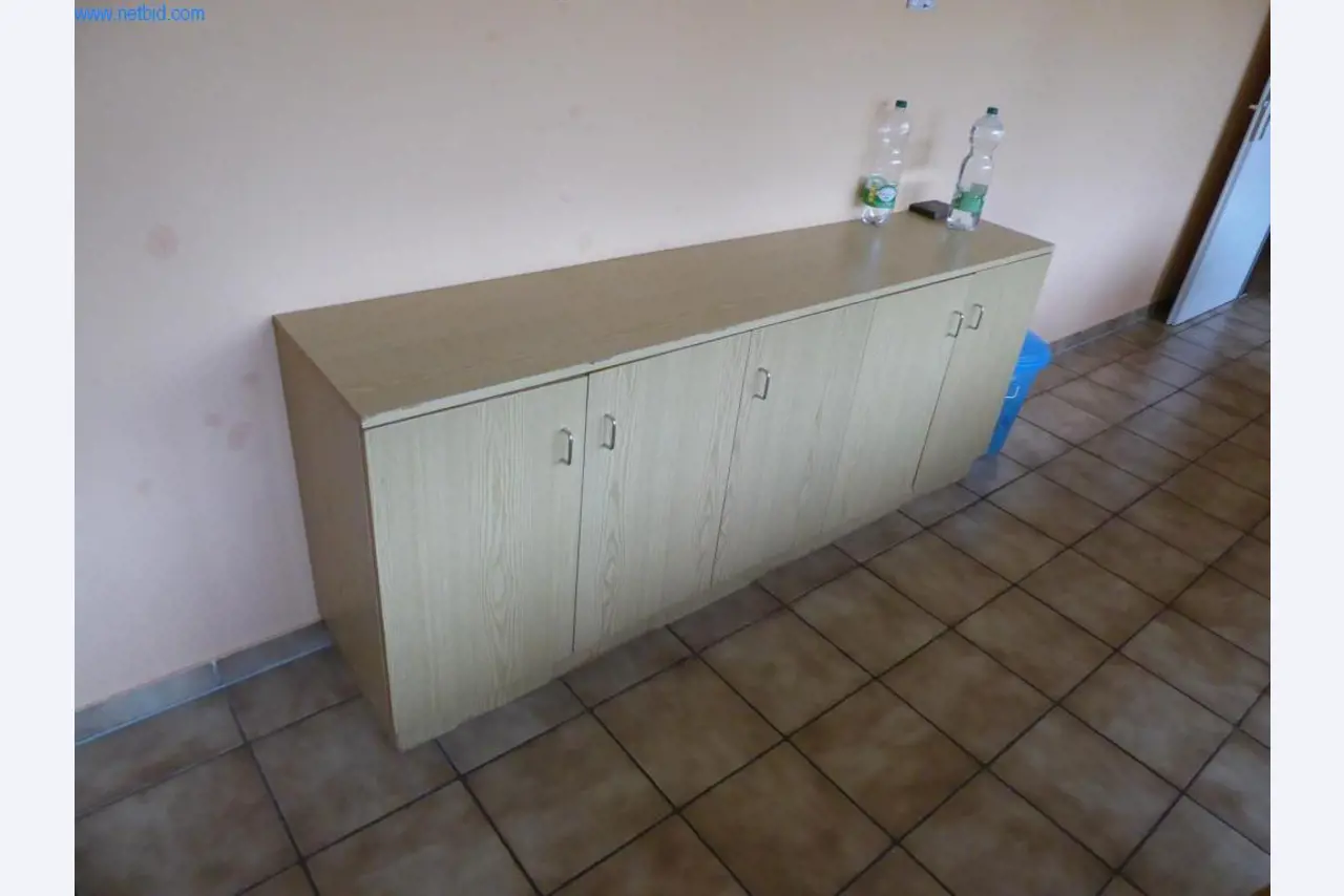 BGA, stroji, inventar in pisarniški inventar iz sektorja modeliranja-3