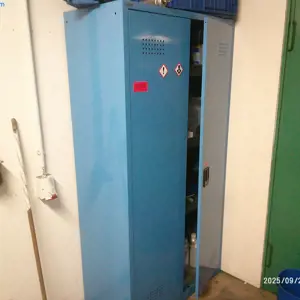 2 Stahlblechschränke