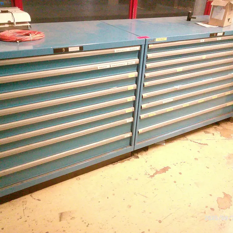 2 Teleskopschubladenschränke Lista