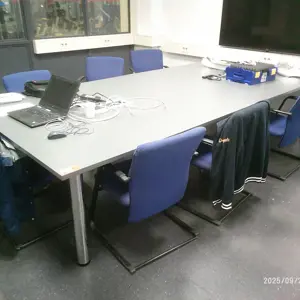 2 Besprechungstische